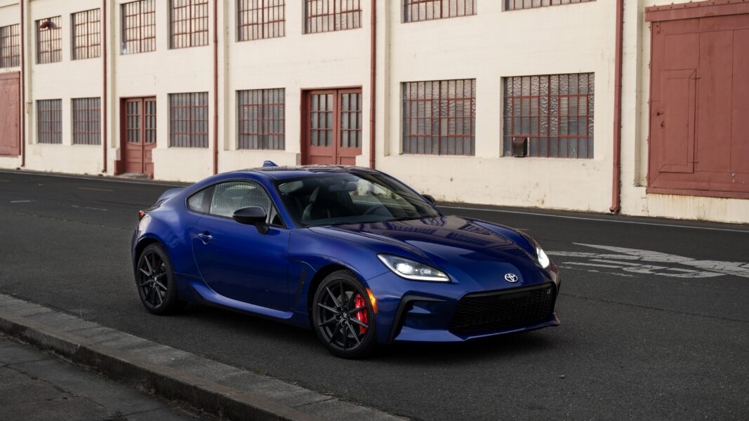 2027_Toyota_GR86_Premium_TruenoBlue_001