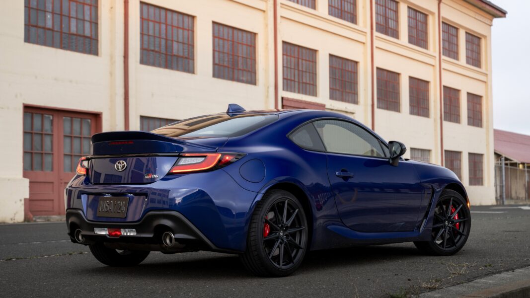 2027_Toyota_GR86_Premium_TruenoBlue_003
