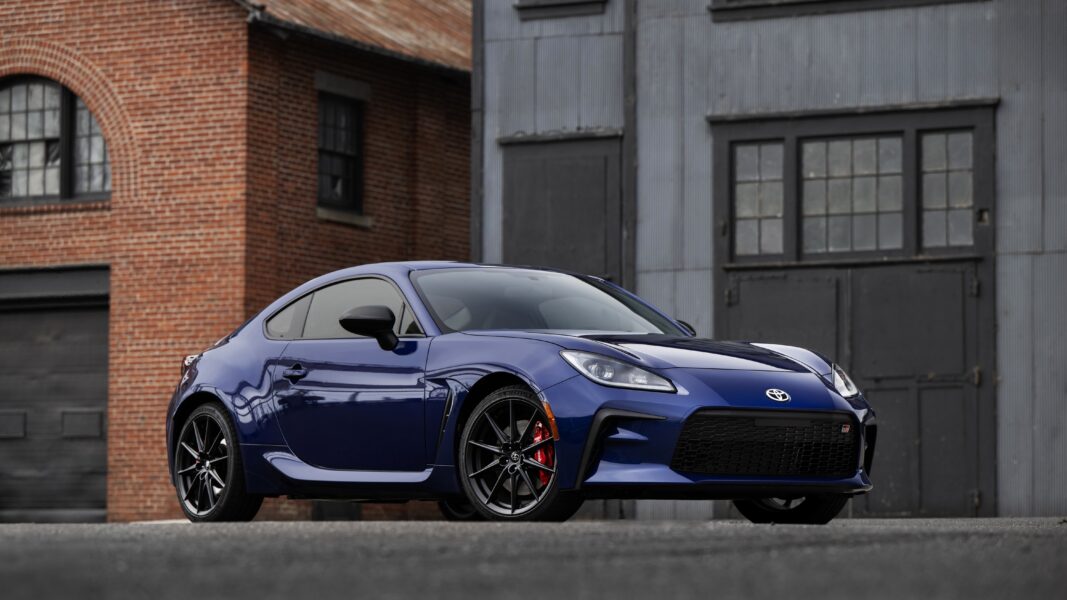 2027_Toyota_GR86_Premium_TruenoBlue_005