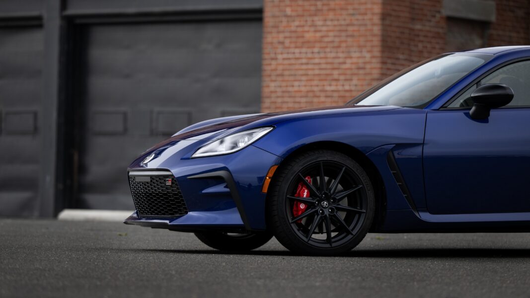 2027_Toyota_GR86_Premium_TruenoBlue_011
