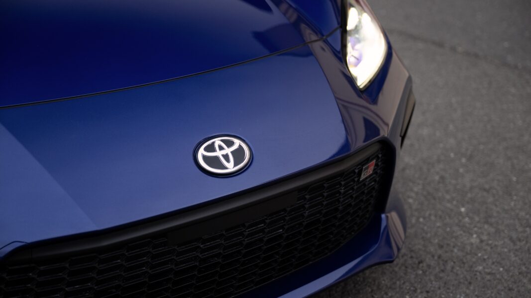 2027_Toyota_GR86_Premium_TruenoBlue_012