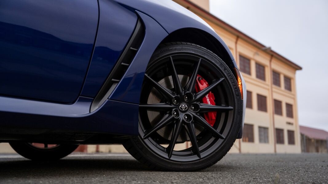 2027_Toyota_GR86_Premium_TruenoBlue_015